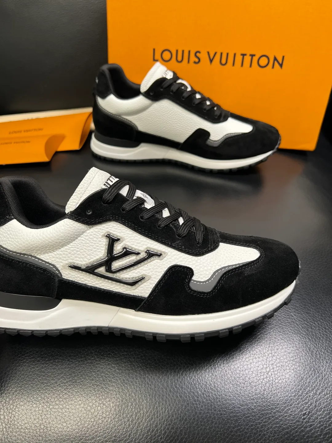 Men's shoes 💰620 Lv high quality top handicrafts Louis Vuitton, counters are equipped with original factory configuration, uppers are imported from Italy, high-quality splicing colorful complex handicrafts, imported cowhide lining is soft and comfortable, soles: original soles specially provided by the original factory, T men's shoes 💰U exclusive movable molded soles are super comfortable, original factory single goods, code number 39-44 (customized 38 45)